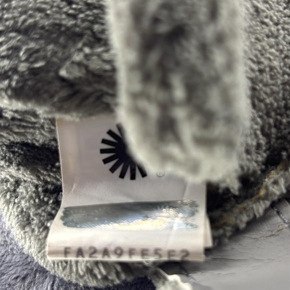 🔥🔥🔥 UGG Bixbee baby booties Size: 2/3🔥🔥🔥 - Picture 6 of 8